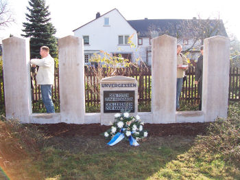 Gedenkfeier und Denkmalneuweihe am 13. November 2005