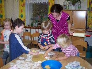 Pltzchenbacken im Kindergarten Kunterbunt am 05. Dezember 2006