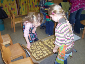 Pltzchenbacken im Kindergarten Kunterbunt am 05. Dezember 2006