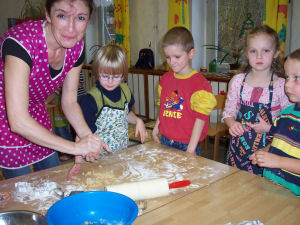 Pltzchenbacken im Kindergarten Kunterbunt am 05. Dezember 2006