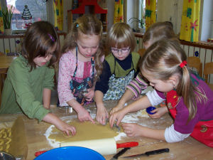 Pltzchenbacken im Kindergarten Kunterbunt am 05. Dezember 2006