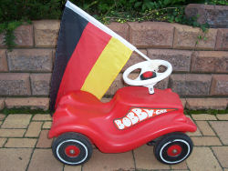 Bobbycar mit Deutschlandfahne